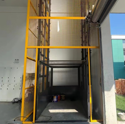 安远导轨式升降机助力物流园破解运输难题