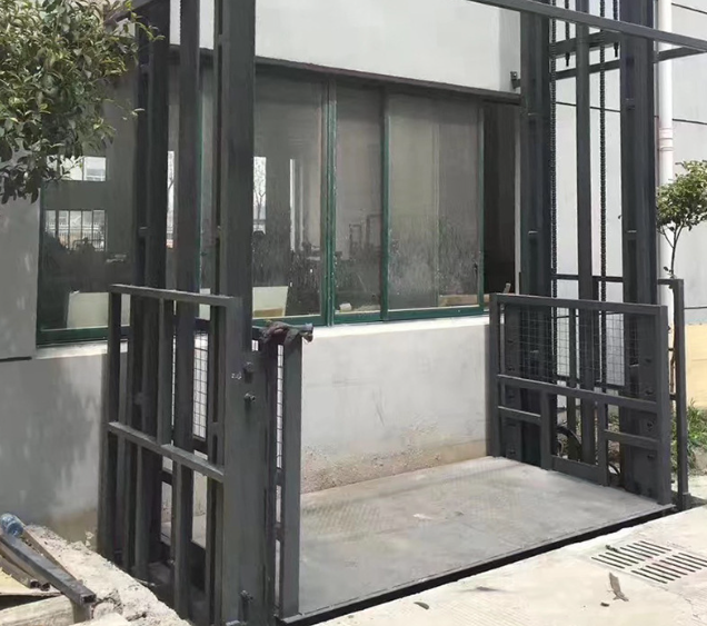 安远导轨式施工升降机助力民生工程提速增效