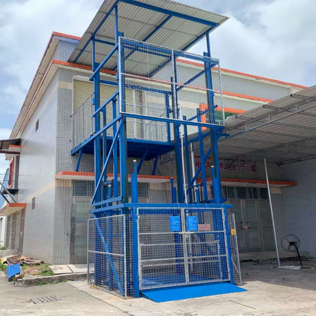 安远建材厂室外升降货梯安装